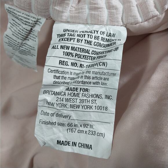 BRITANNICA HOME FASHIONS! SOFT PINK & WHITE PUCKERED STRIPE COMFORTER! SZ TWIN - Picture 7 of 9